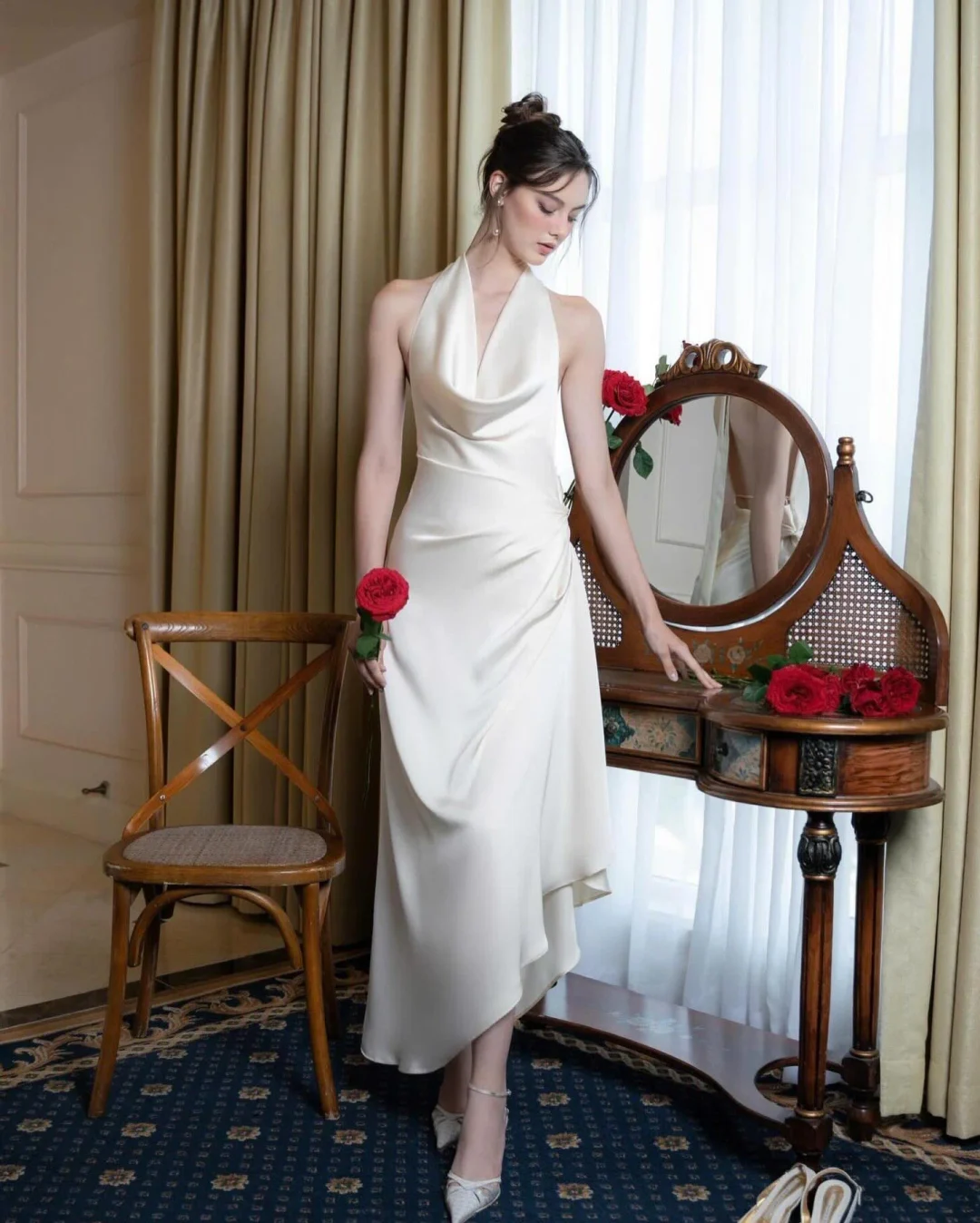 Photo 6 of Váy Dài Satin Cổ Yếm Kisserine Màu Trắng Kem