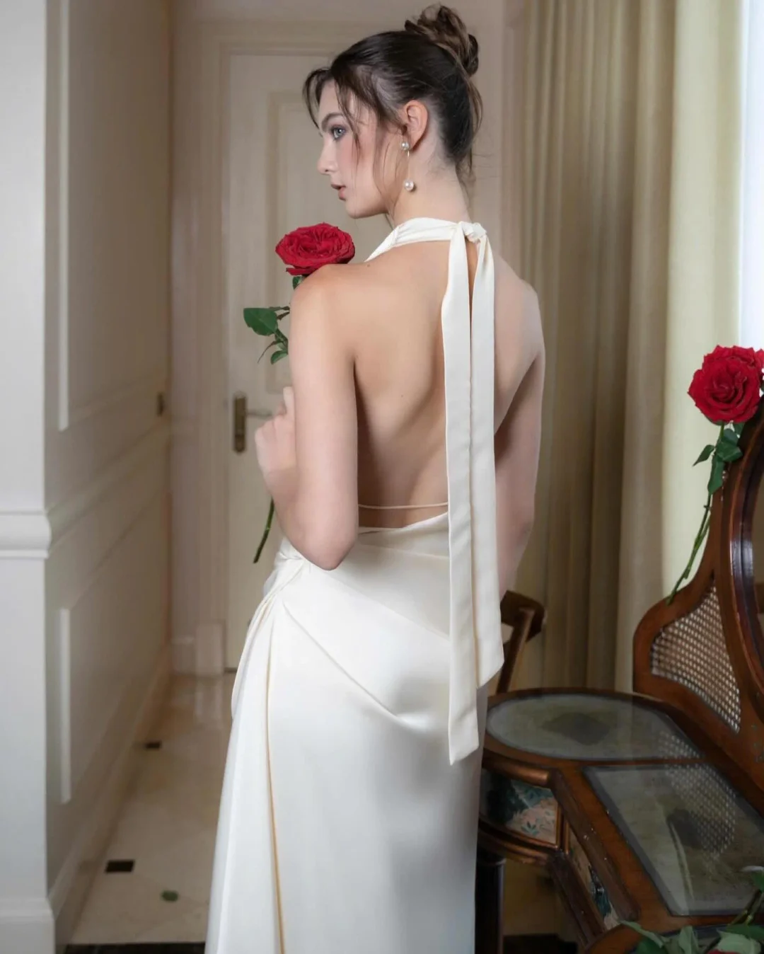 Photo 3 of Váy Dài Satin Cổ Yếm Kisserine Màu Trắng Kem