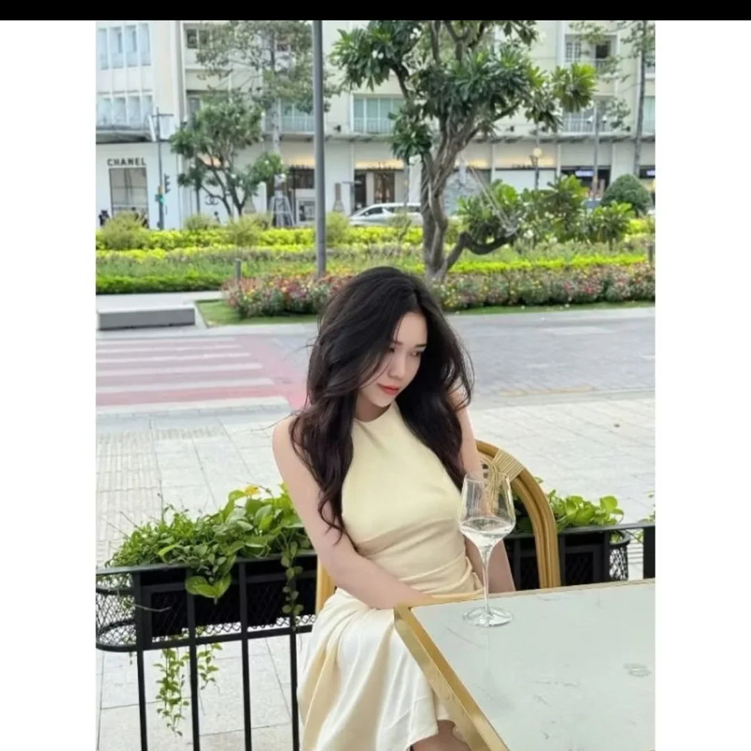 Ảnh 6 của Váy lụa cổ yếm hở lưng