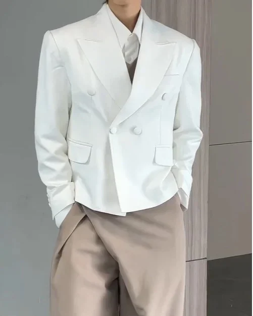 Photo 3 of Blazer trắng phom crop nam