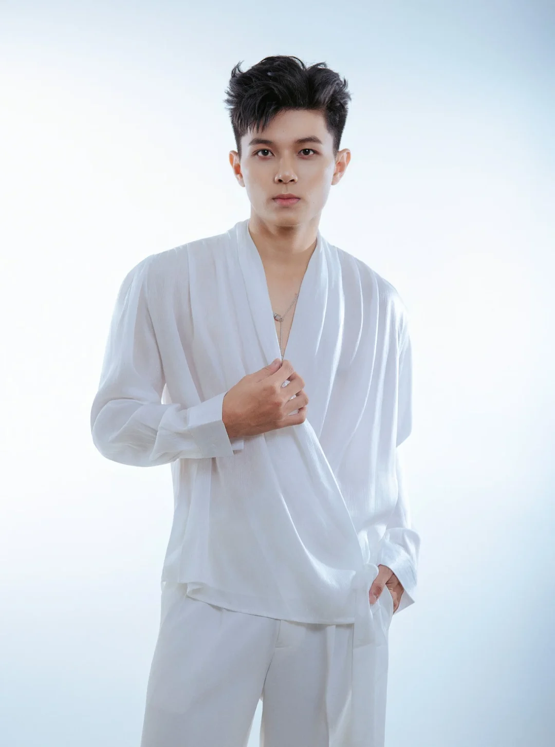 Ảnh 1 của Sơ mi trắng cổ V nam