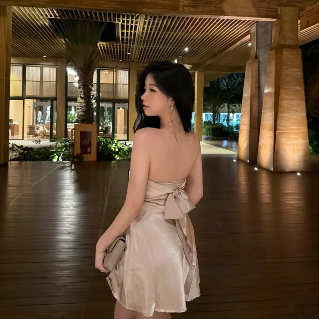 Photo 4 of Váy lụa quây cột nơ sau