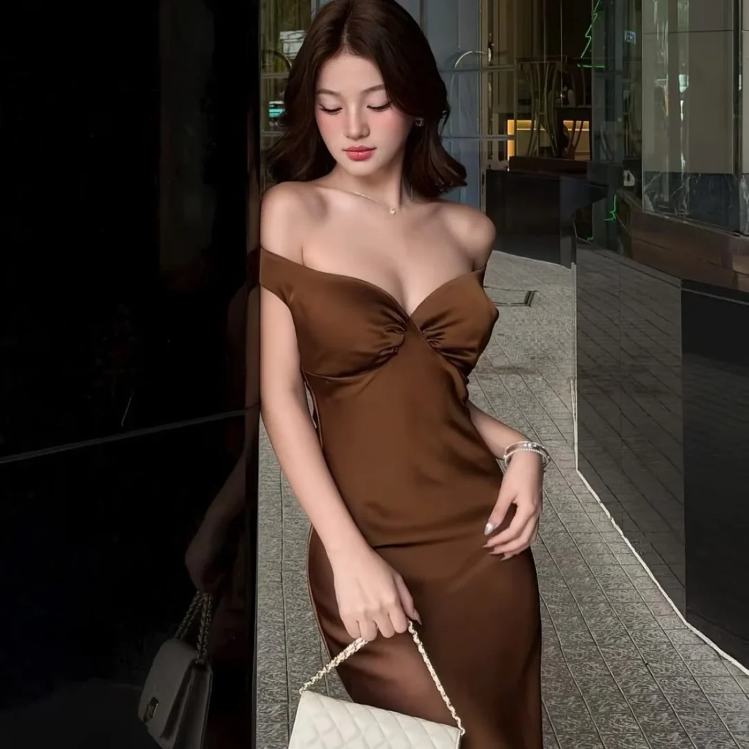 Ảnh 5 của Váy lụa hở lưng trễ vai
