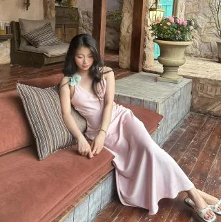 Photo 1 of Váy lụa dài sang trọng