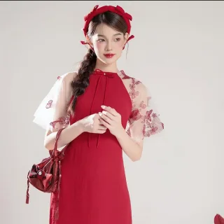 Photo 1 of Áo dài họa tiết bướm ren