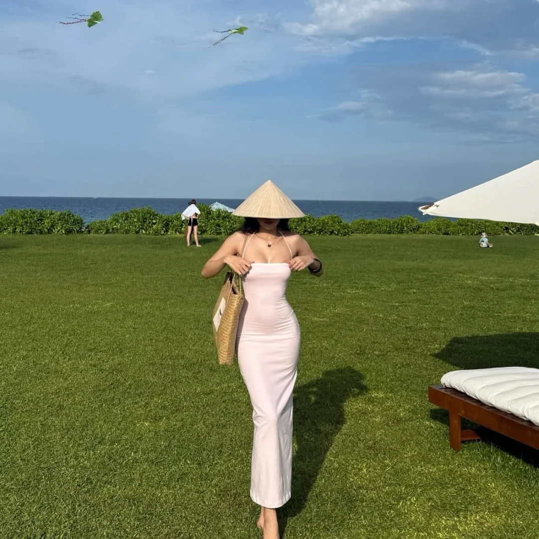 Photo 7 of Váy cổ yếm body