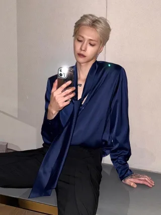 Photo 1 of Sơ mi lụa cột dây nam xanh đậm