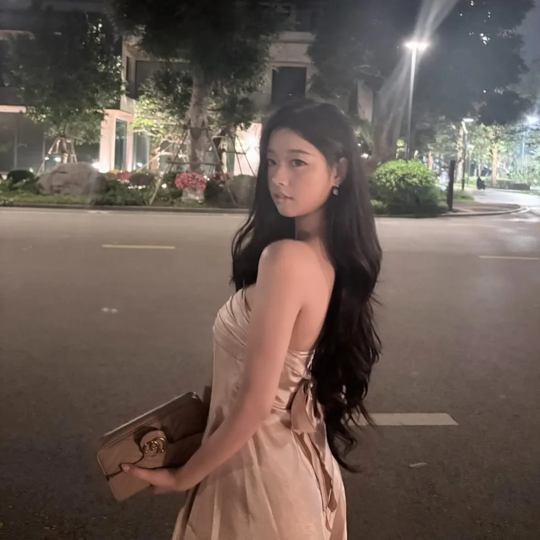 Photo 5 of Váy lụa quây cột nơ sau