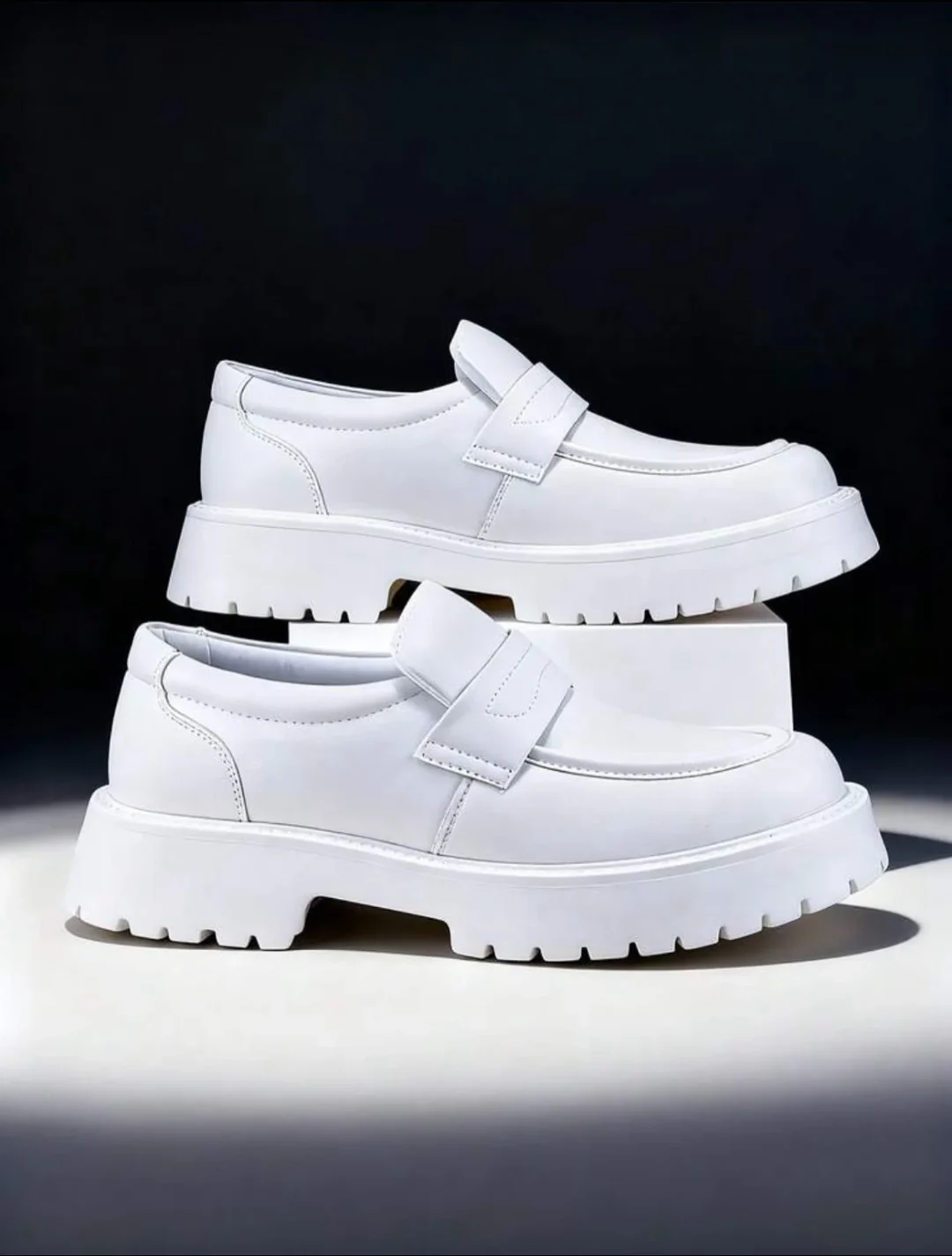 Photo 1 of Giày loafer trắng nam