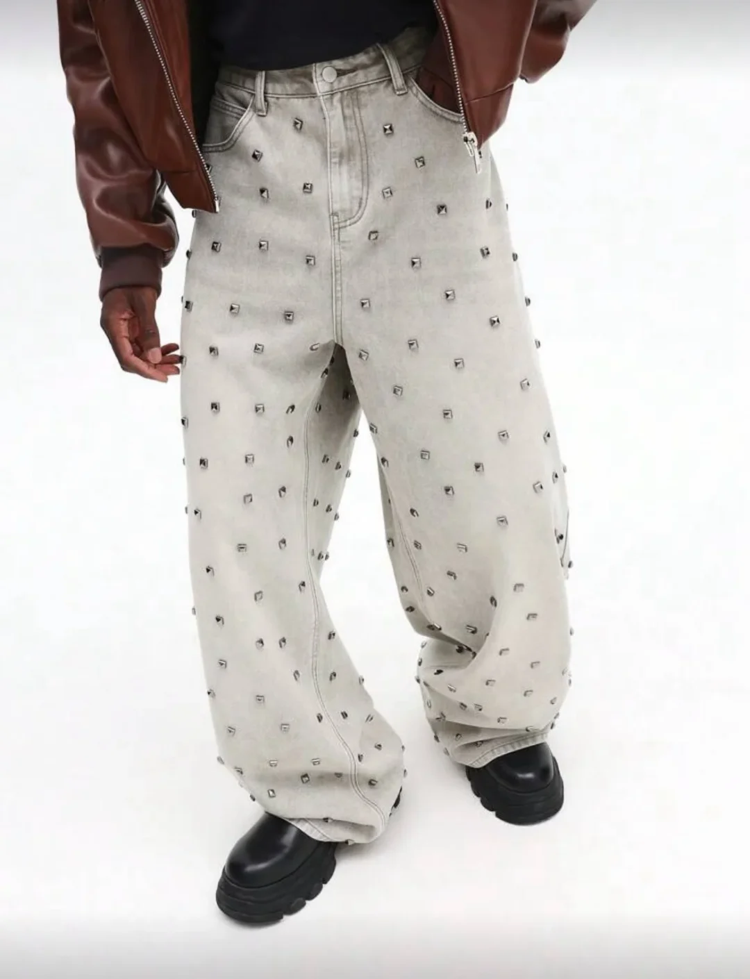 Photo 1 of Quần jeans đính kim loại nam