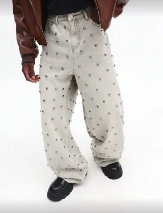 Photo 1 of Quần jeans đính kim loại nam