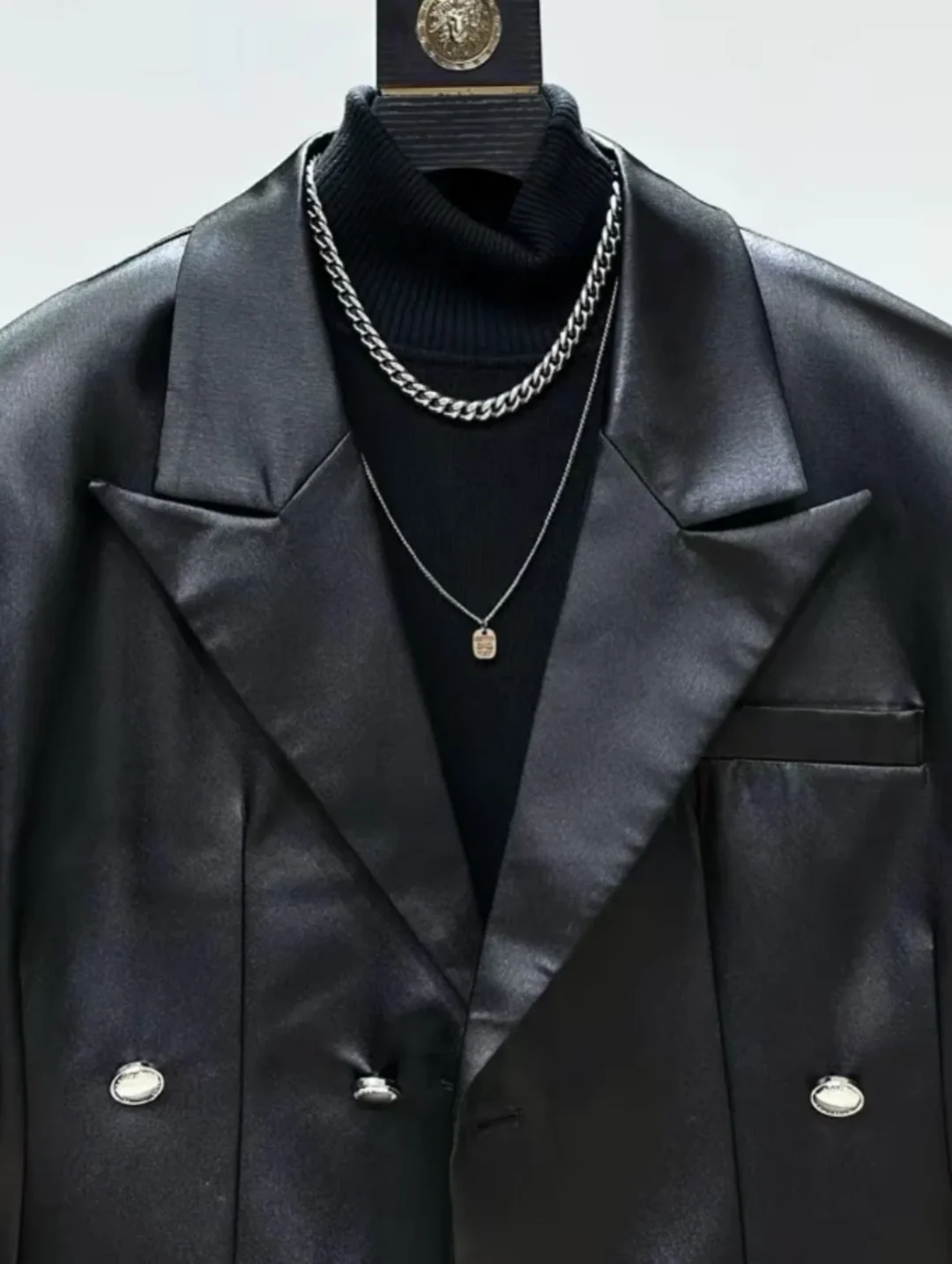 Photo 5 of Blazer nam đen vải bóng