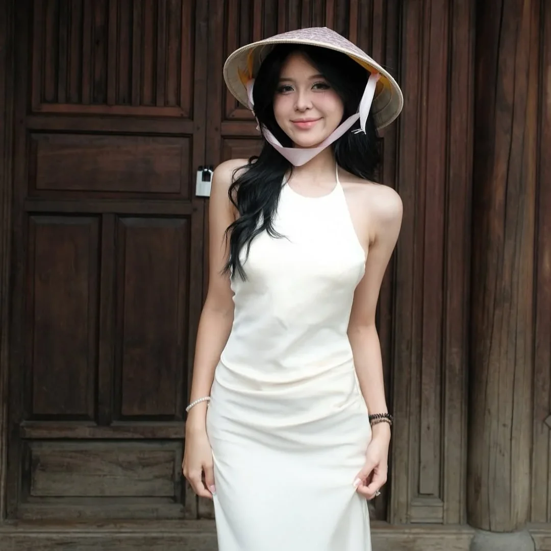 Photo 7 of Váy lụa cổ yếm hở lưng