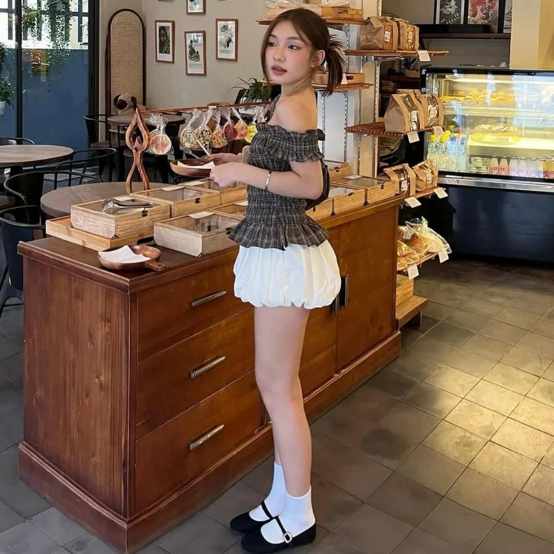 Photo 2 of Set áo trễ vai quần bí nữ