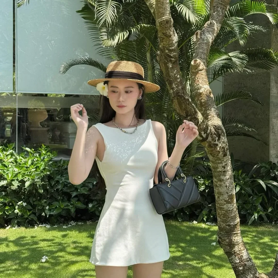 Photo 3 of Váy body basic hở lưng