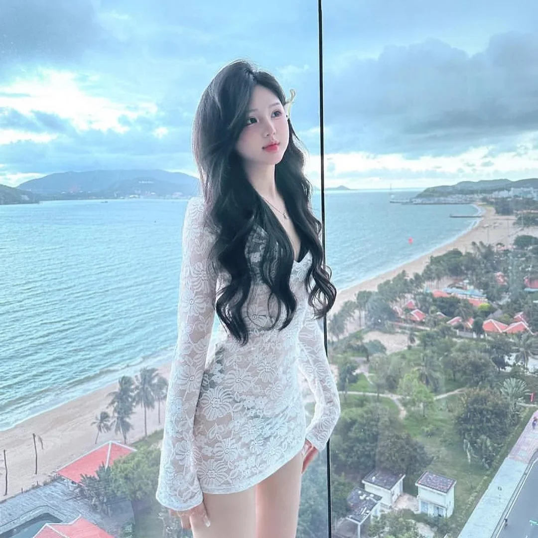 Photo 5 of Váy ren mặc ngoài bikini nữ