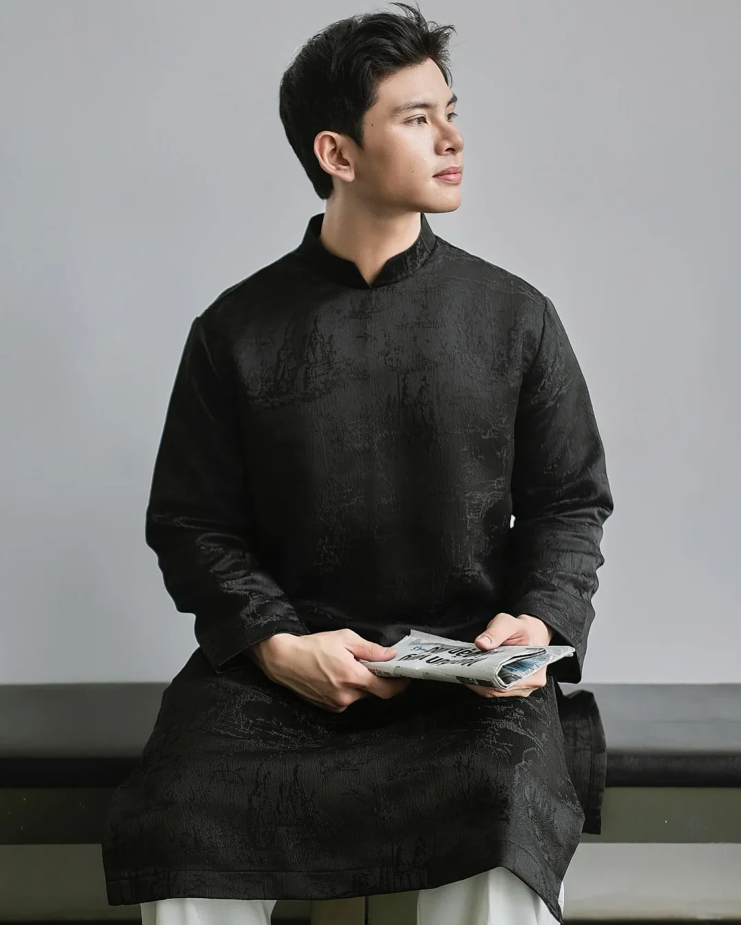 Ảnh 3 của Áo dài nam OAO đen họa tiết