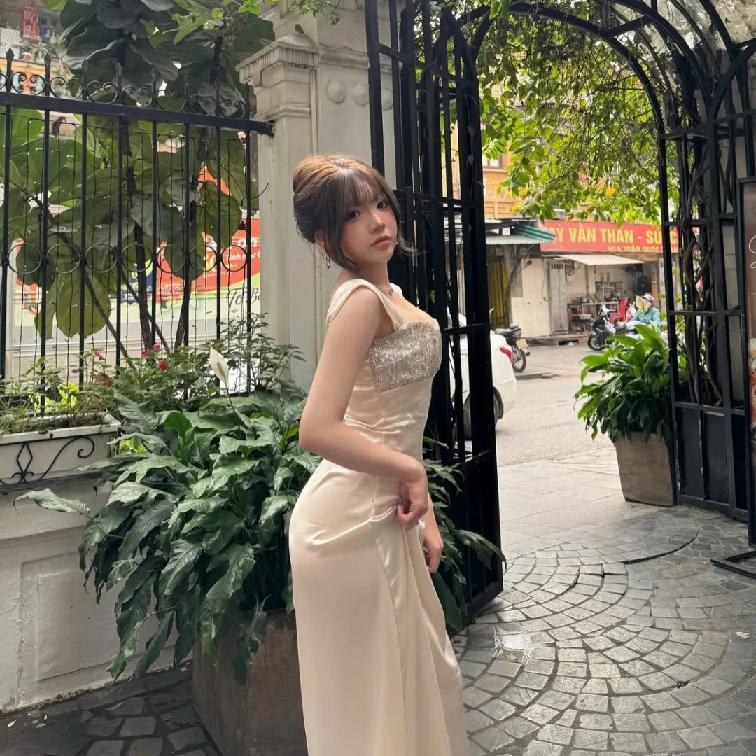 Ảnh 4 của Váy lụa kèm khăn choàng