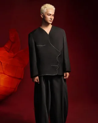 Photo 3 of Áo blazer đen thiết kế độc đáo