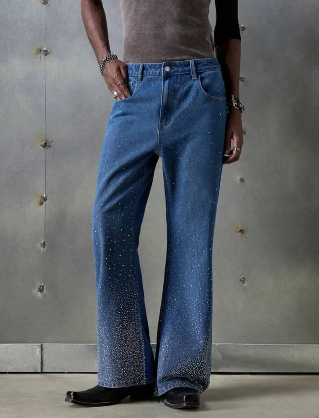 Ảnh 1 của Quần jeans xanh đính đá ống loe