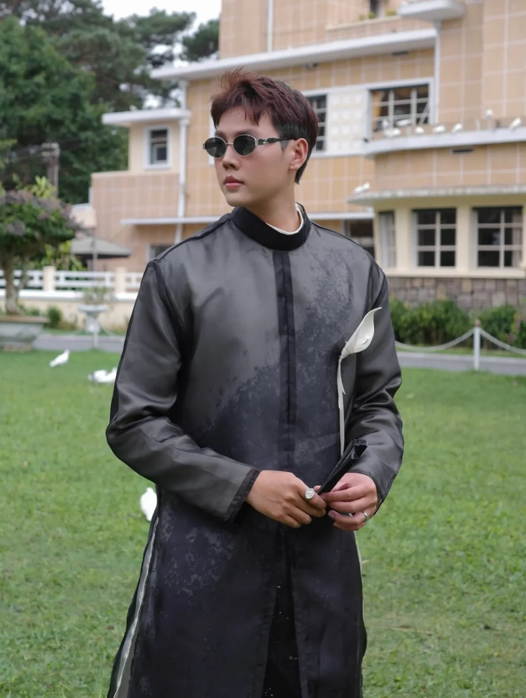 Photo 2 of Áo dài nam Magnus bay bổng