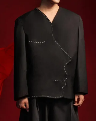 Photo 2 of Áo blazer đen thiết kế độc đáo