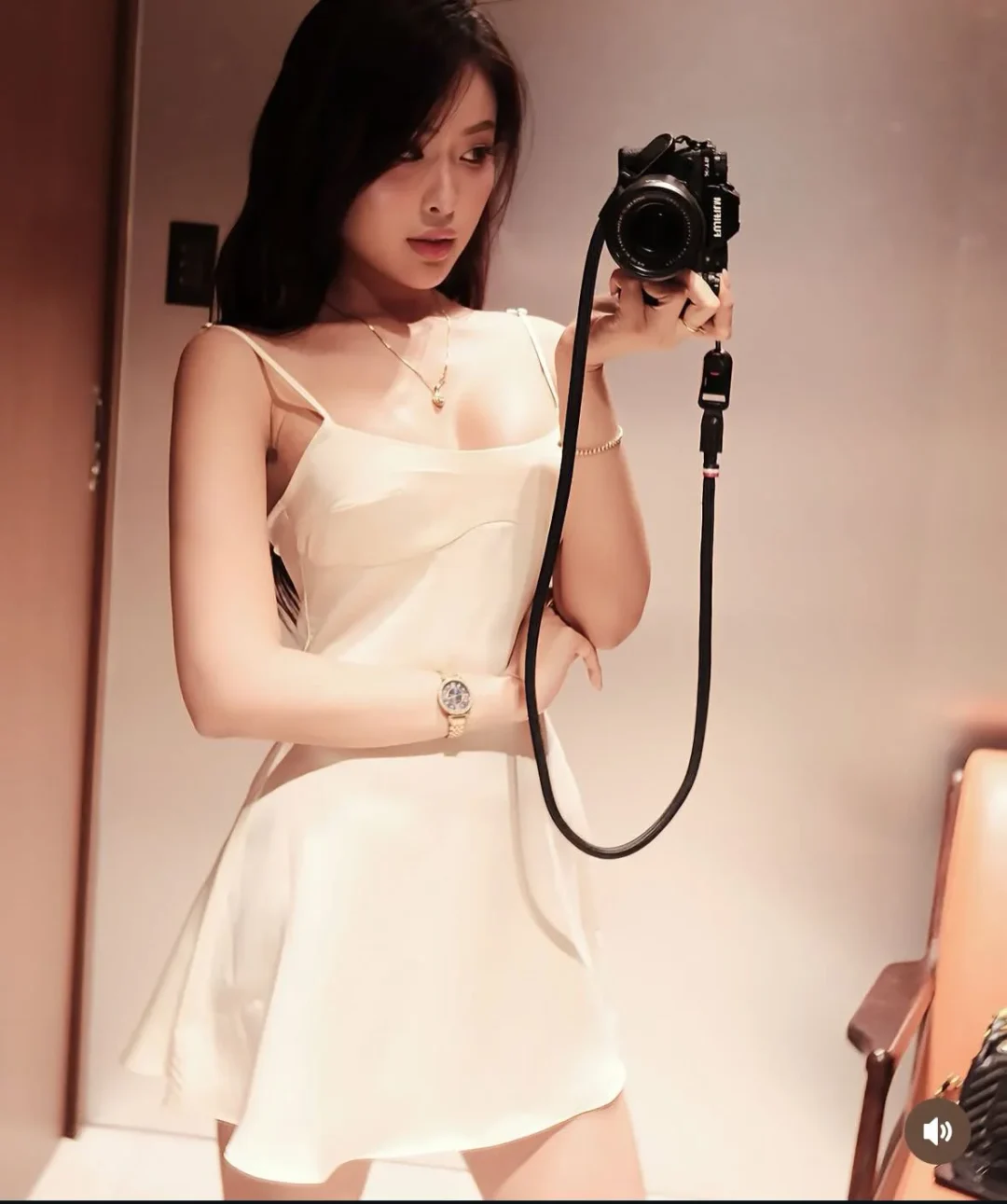 Photo 3 of Váy lụa be sang