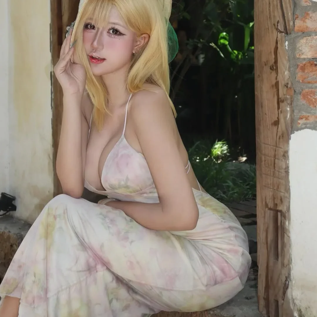 Ảnh 4 của Váy hở lưng đi biển