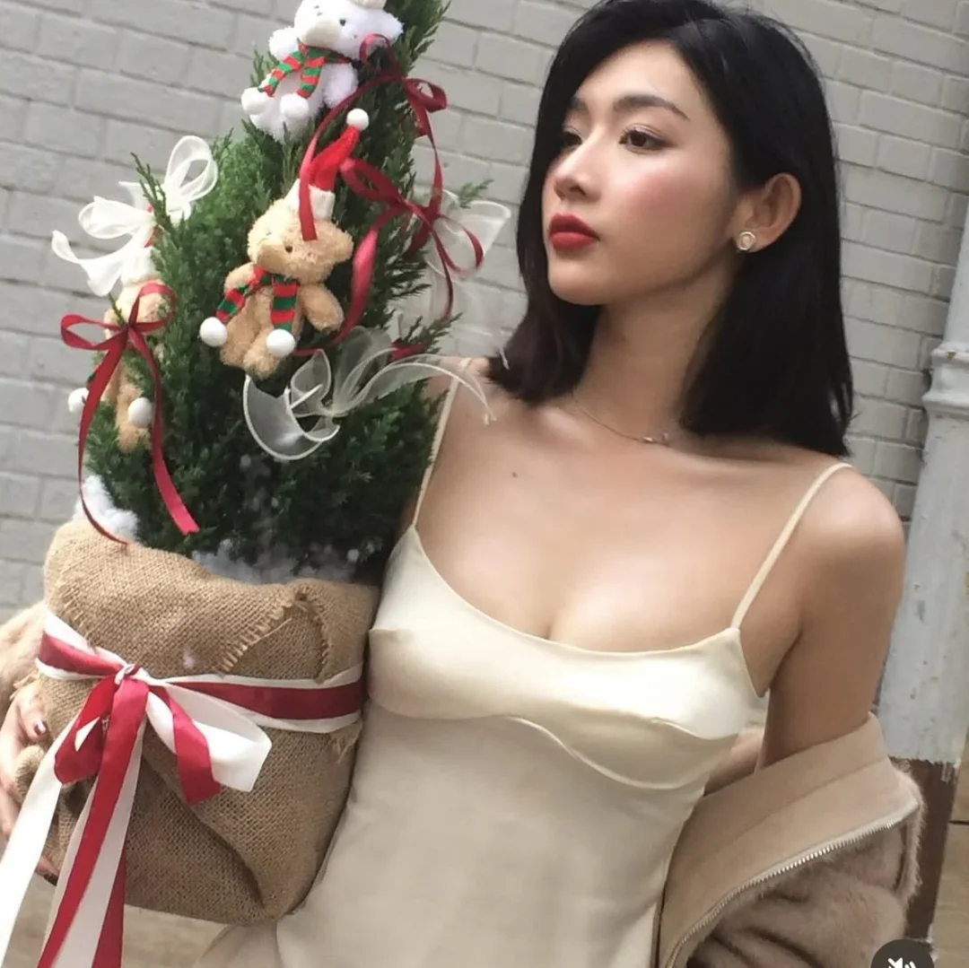 Ảnh 5 của Váy lụa hai dây màu be