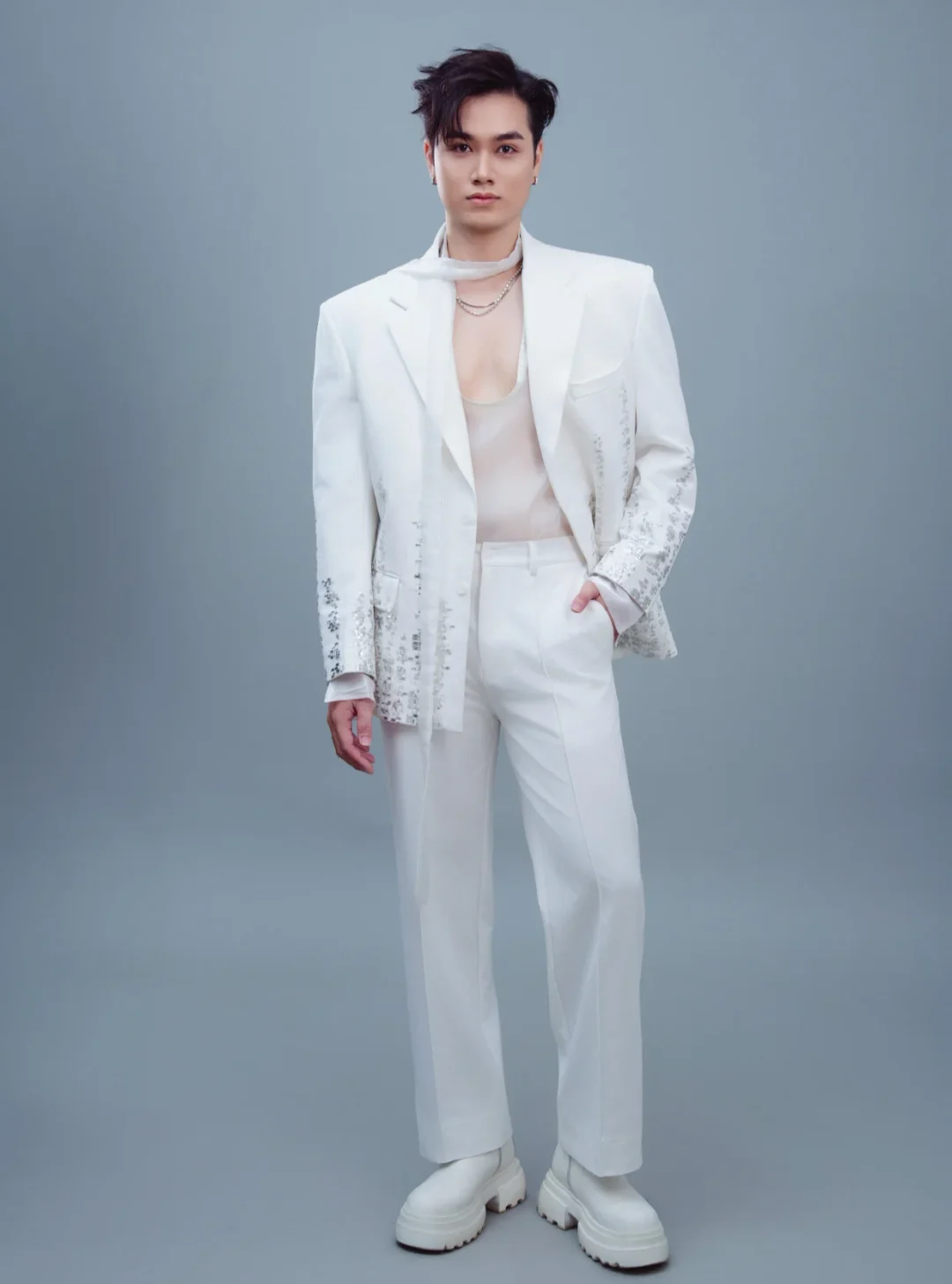 Ảnh 2 của Set vest trắng đính kết