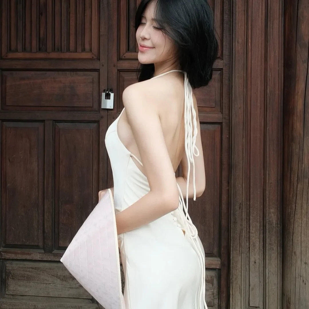Photo 2 of Váy lụa cổ yếm hở lưng