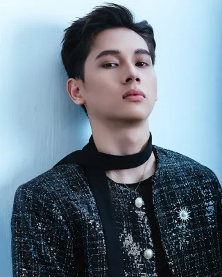 Ảnh 2 của Áo khoác đen bling bling nam