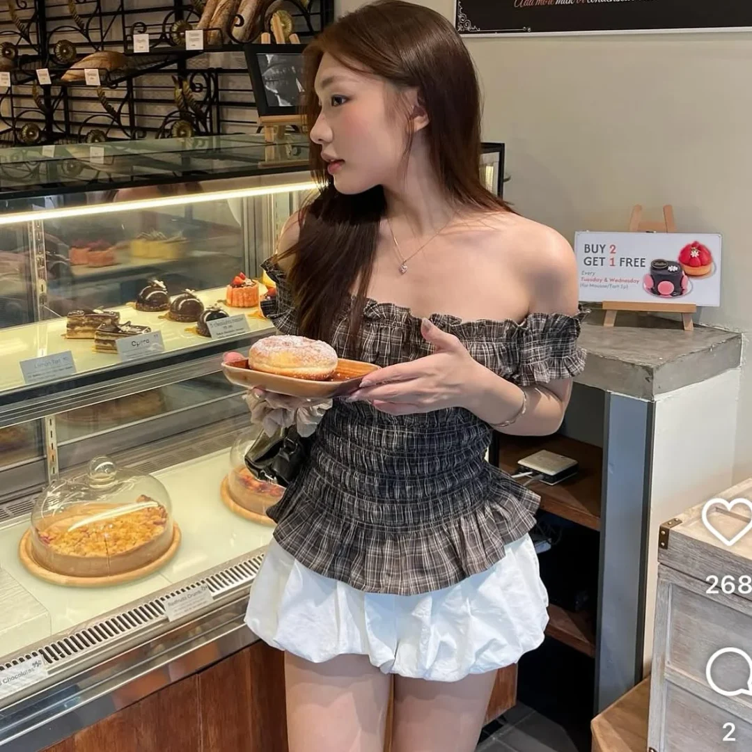 Photo 1 of Set áo trễ vai quần bí nữ