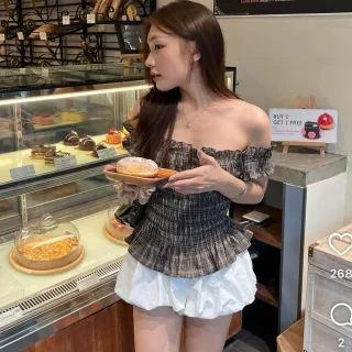 Photo 1 of Set áo trễ vai quần bí nữ