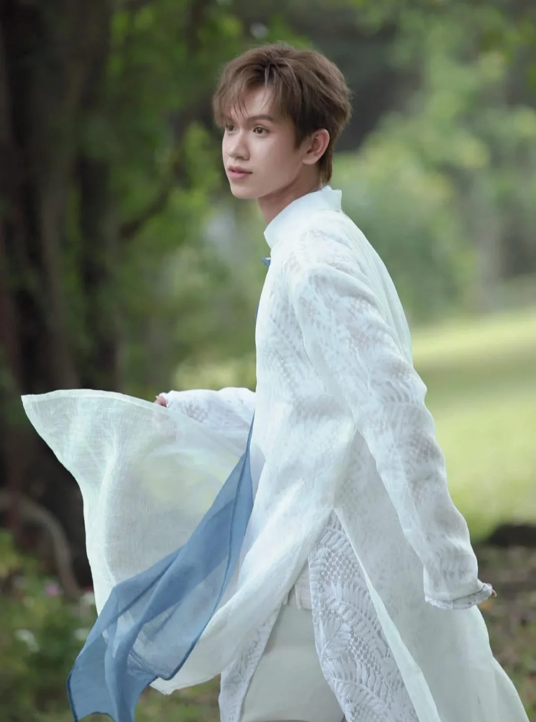 Ảnh 2 của Áo dài nam Magnus bay bổng