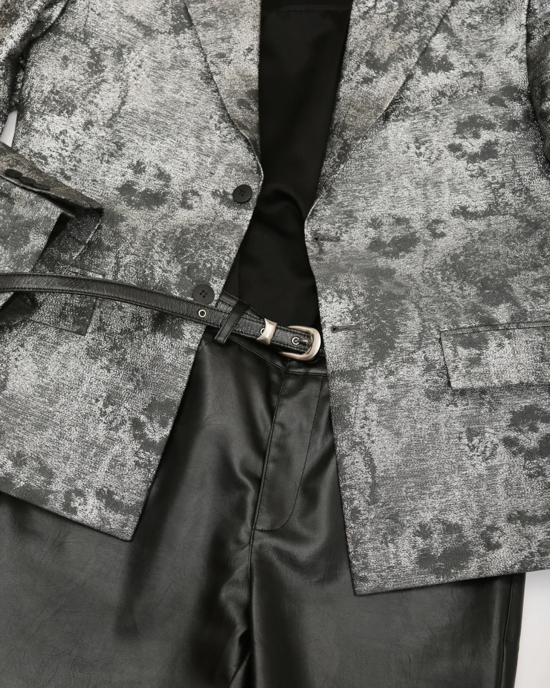 Photo 4 of Set blazer nhũ bạc nam
