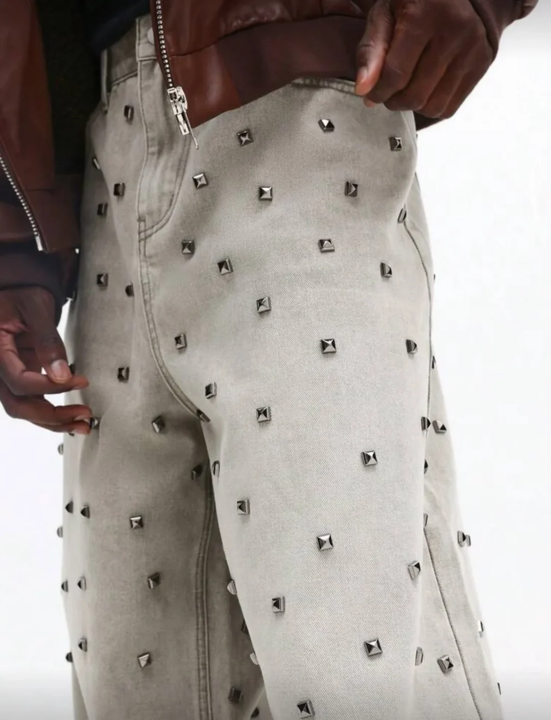 Photo 5 of Quần jeans đính kim loại nam
