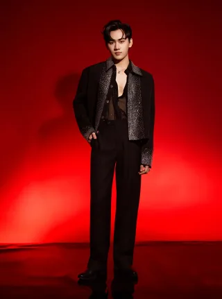 Photo 3 of Áo khoác đen bling bling nam