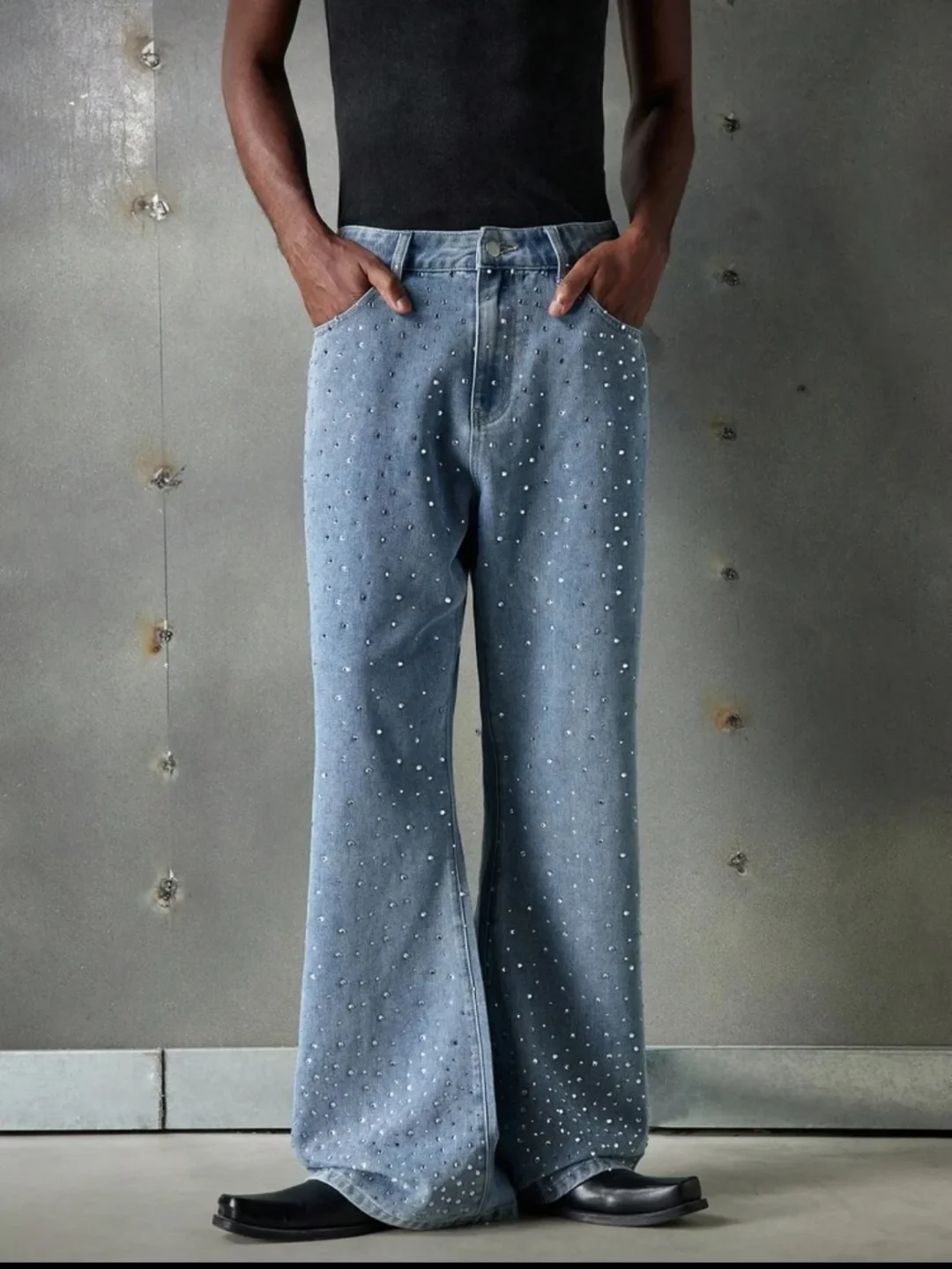 Ảnh 1 của Quần jeans đính đá ống loe nam