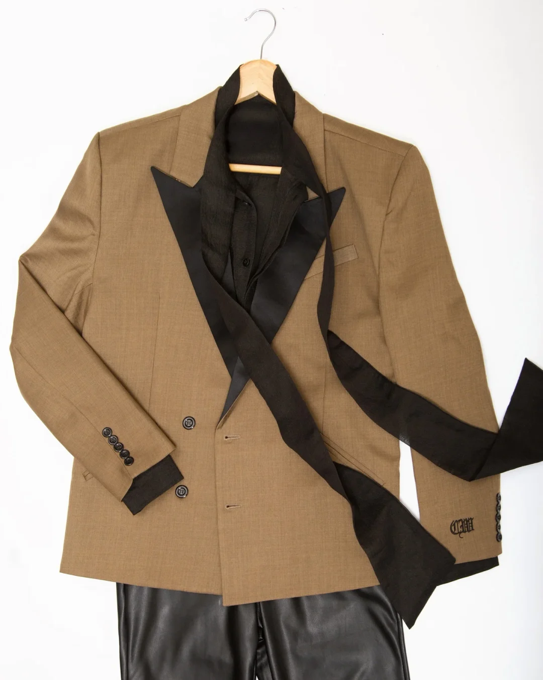 Photo 3 of Set blazer phối quần da nâu đen