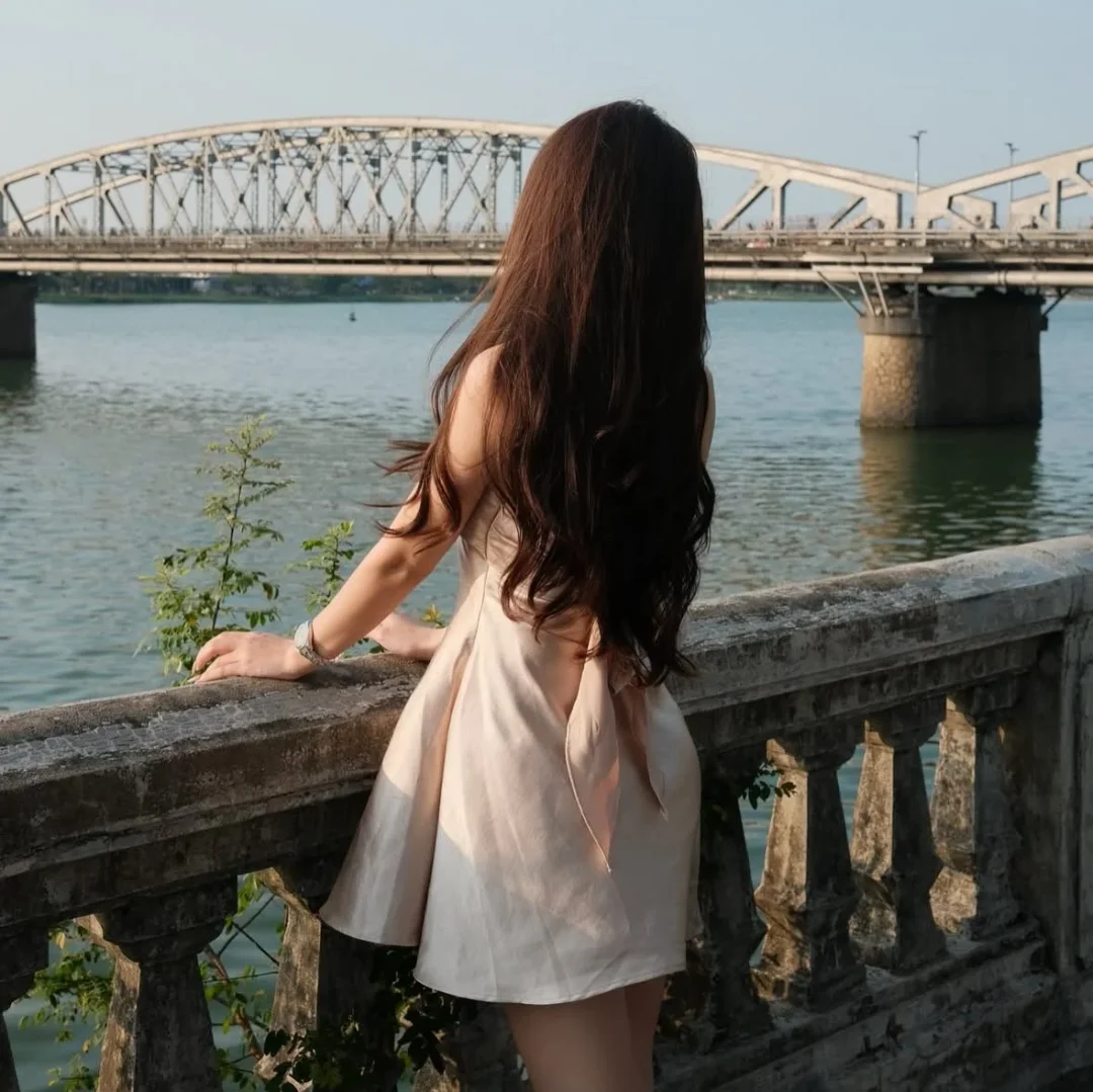 Ảnh 2 của Váy lụa quây cột nơ sau