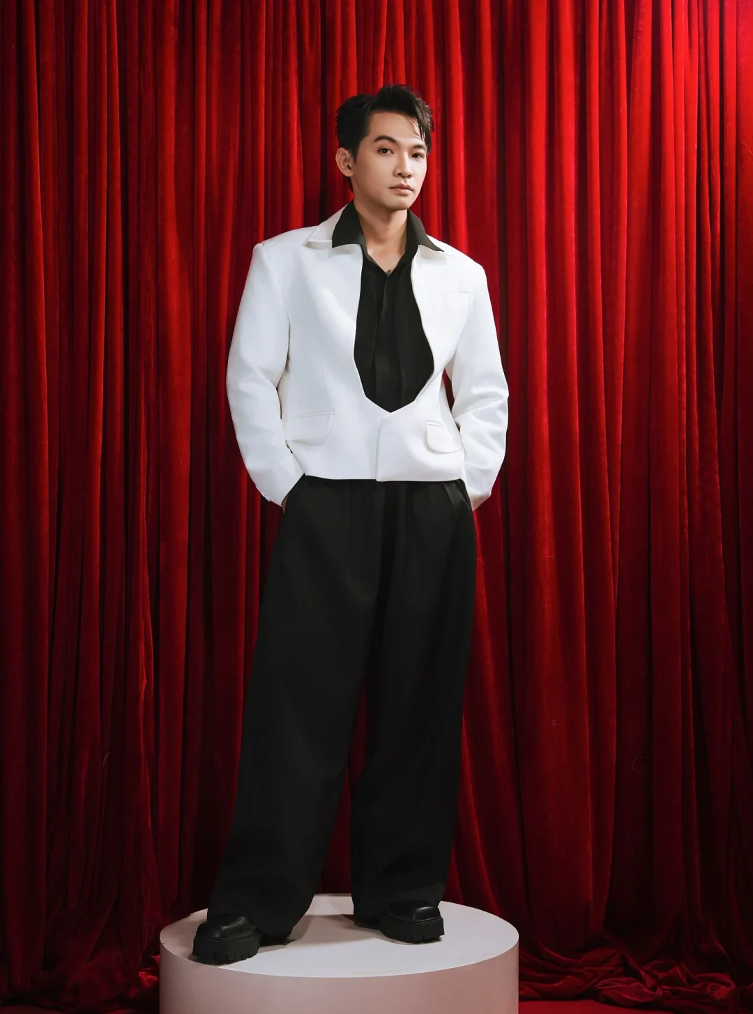 Ảnh 1 của Set blazer trắng quần tây đen nam