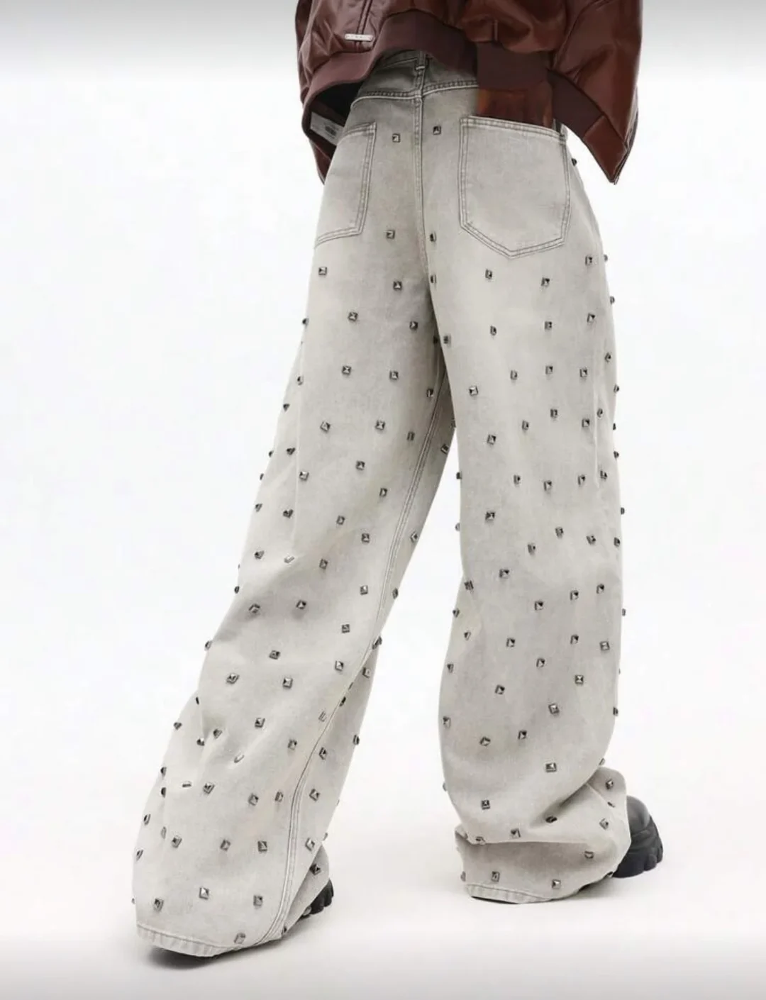 Photo 4 of Quần jeans đính kim loại nam