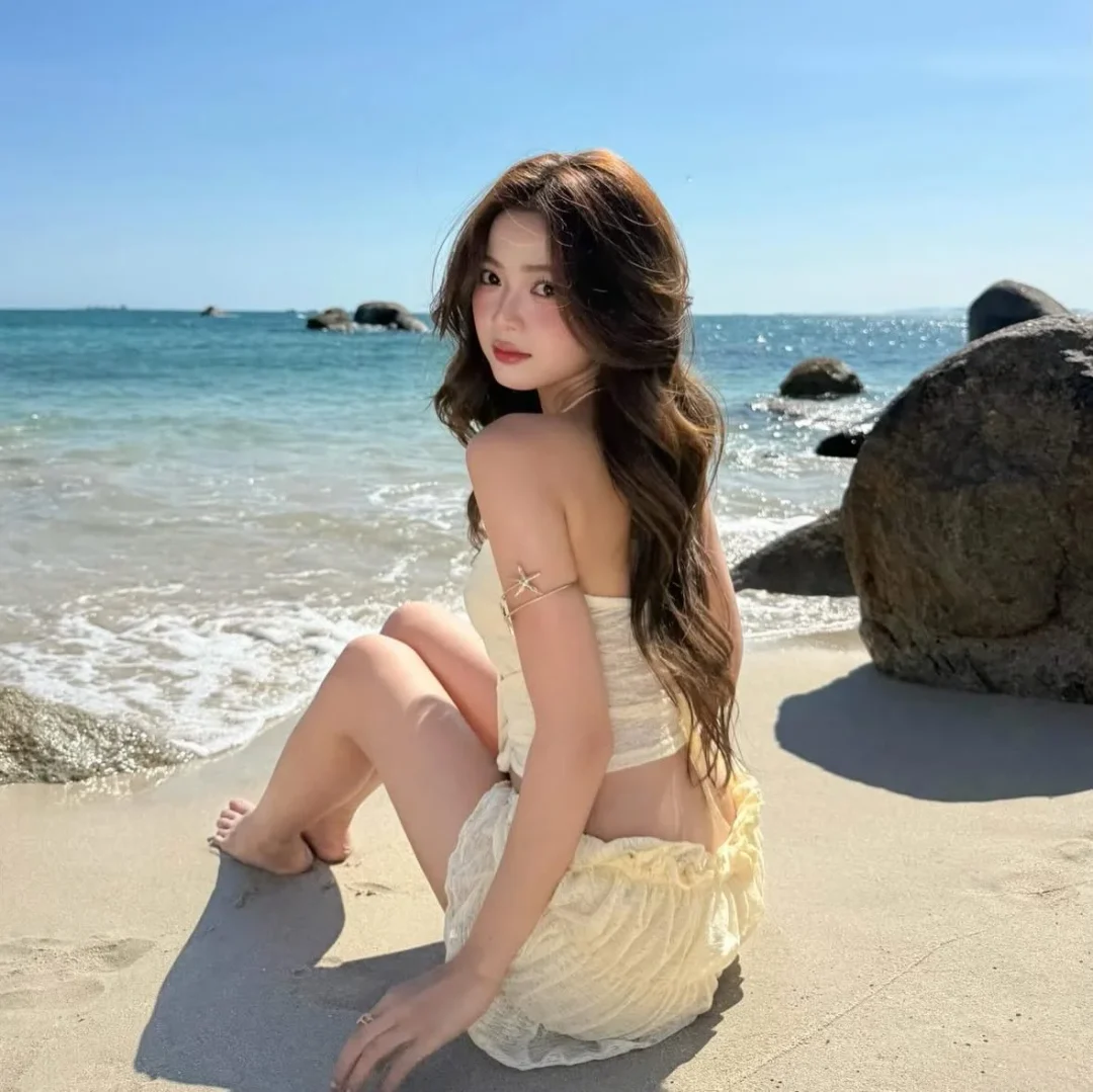 Photo 3 of Set bikini cột dây vàng chanh