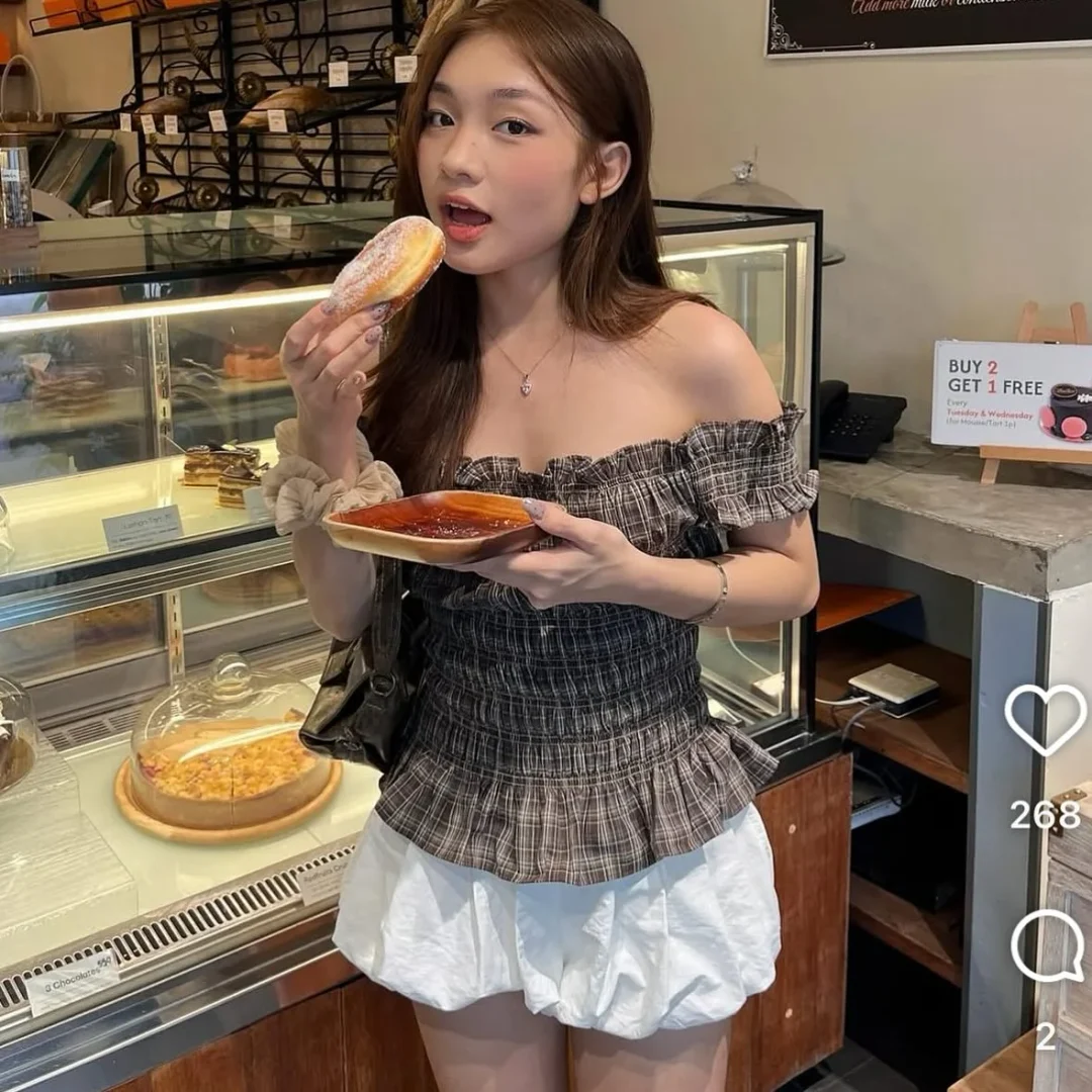 Photo 3 of Set áo trễ vai quần bí nữ