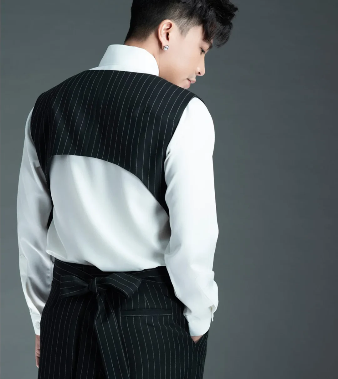 Photo 2 of Set đen kẻ sọc nam