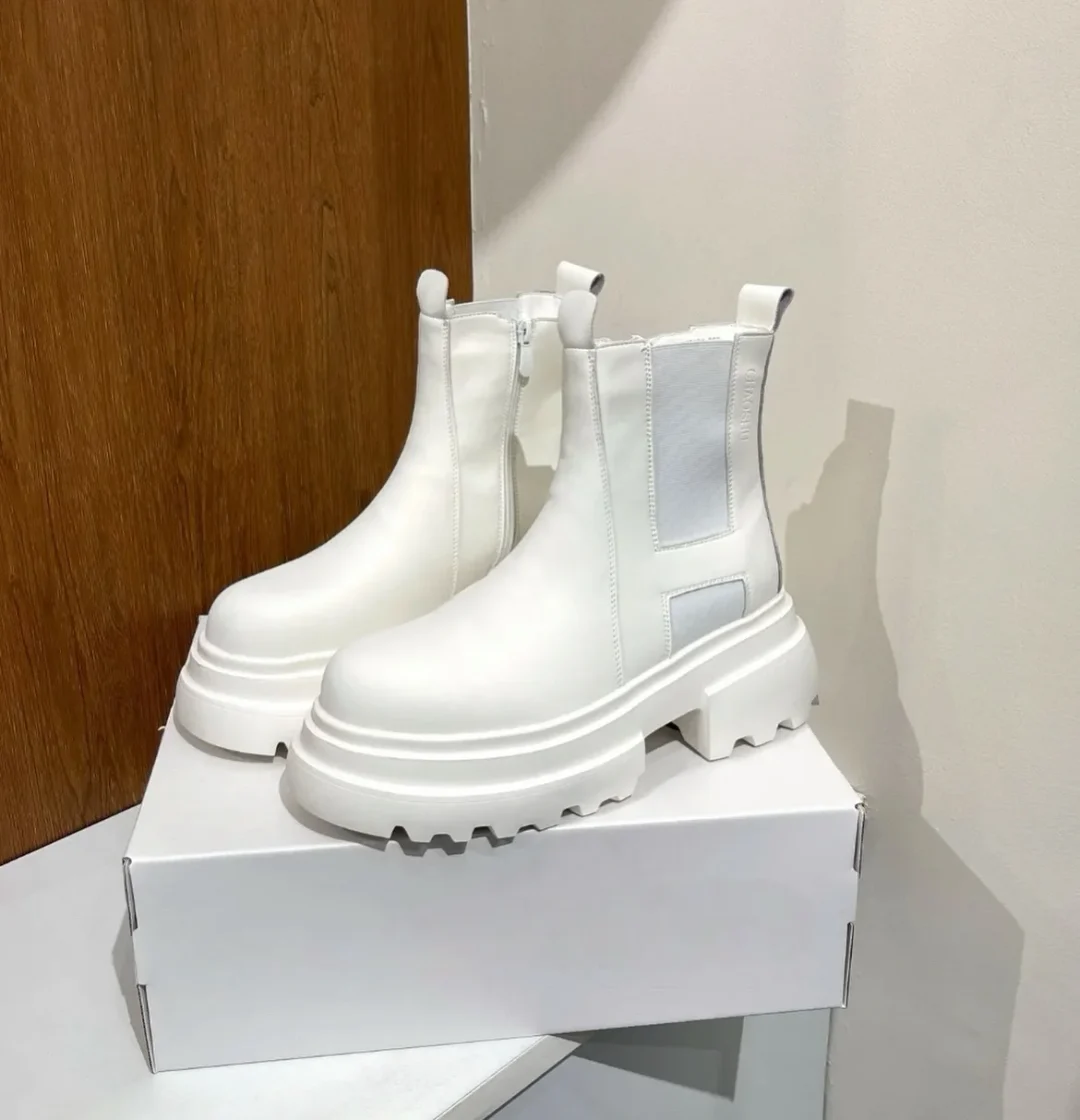 Ảnh 3 của Chelsea boots trắng cao gót