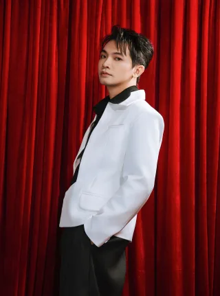 Ảnh 2 của Set blazer trắng quần tây đen nam