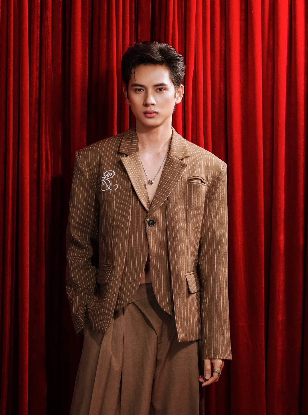 Ảnh 2 của Set blazer kẻ sọc nam