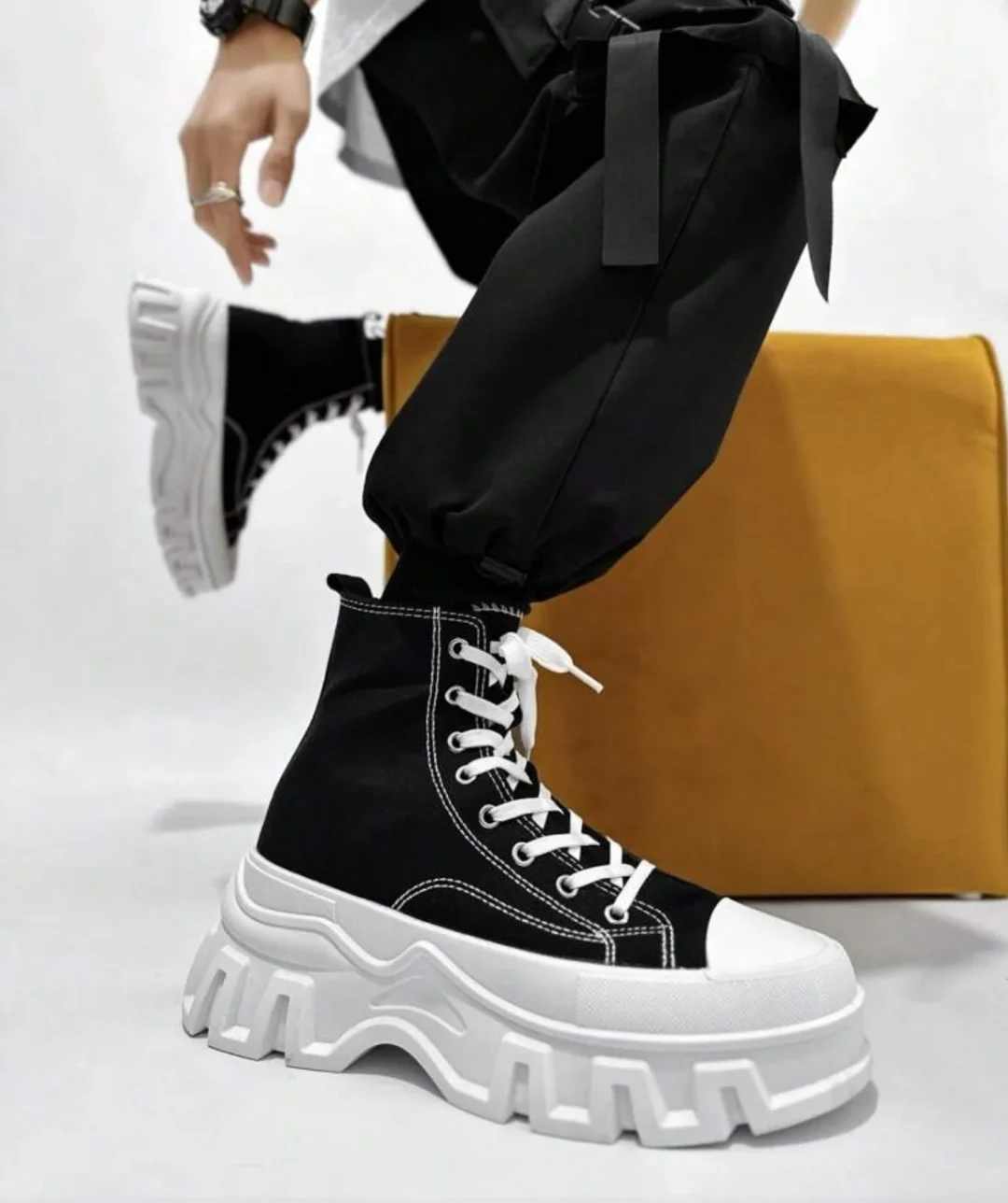 Photo 3 of Boots trắng đen nam
